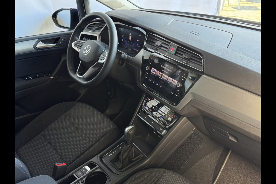 Volkswagen Touran 1.5 TSI 150PK 7P CARPLAY NAVI CAMERA LED ELEK.KLEP VIR.COCKPIT DODE.HOEK DET. STOELVERW KEYLESS 7P 7PERS 09/2024 "Volkswagen rijden begint bij Topautos.nl – 75 topmodellen direct op voorraad!"
