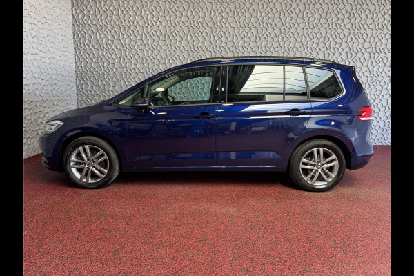 Volkswagen Touran 1.5 TSI 150PK 7P CARPLAY NAVI CAMERA LED ELEK.KLEP VIR.COCKPIT DODE.HOEK DET. STOELVERW KEYLESS 7P 7PERS 09/2024 "Volkswagen rijden begint bij Topautos.nl – 75 topmodellen direct op voorraad!"