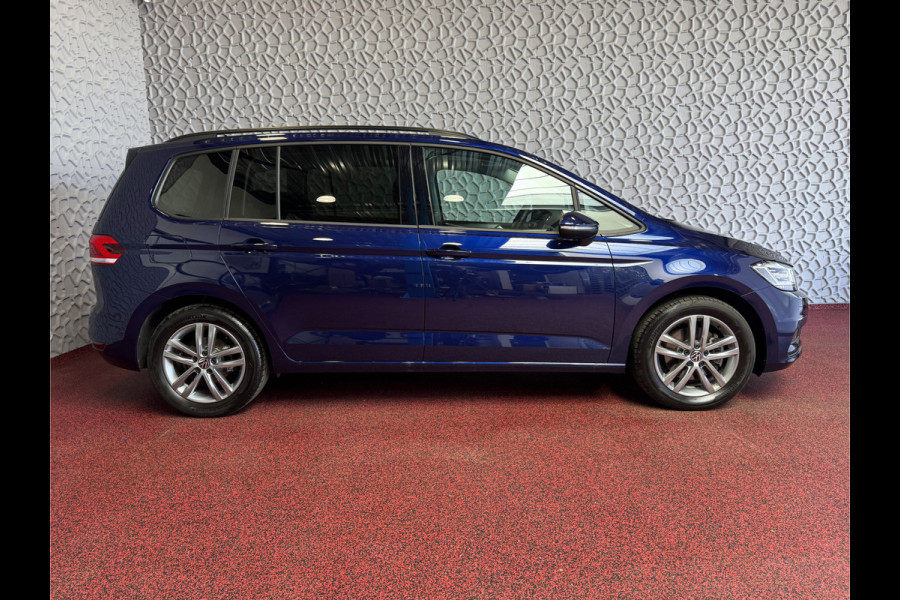 Volkswagen Touran 1.5 TSI 150PK 7P CARPLAY NAVI CAMERA LED ELEK.KLEP VIR.COCKPIT DODE.HOEK DET. STOELVERW KEYLESS 7P 7PERS 09/2024 "Volkswagen rijden begint bij Topautos.nl – 75 topmodellen direct op voorraad!"