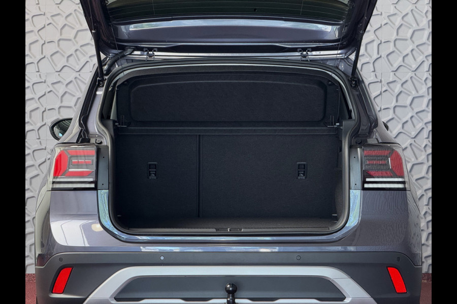 Volkswagen T-Cross T-CROSS 116PK 17''LMV TREKHAAK CAMERA VIR.COCKPIT STOELVERW. ADAP.CRUISE LMV CARPLAY 2025 "Volkswagen rijden begint bij Topautos.nl – 75 topmodellen direct op voorraad!"