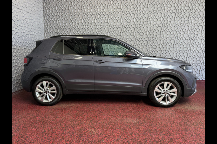 Volkswagen T-Cross T-CROSS 116PK 17''LMV TREKHAAK CAMERA VIR.COCKPIT STOELVERW. ADAP.CRUISE LMV CARPLAY 2025 "Volkswagen rijden begint bij Topautos.nl – 75 topmodellen direct op voorraad!"