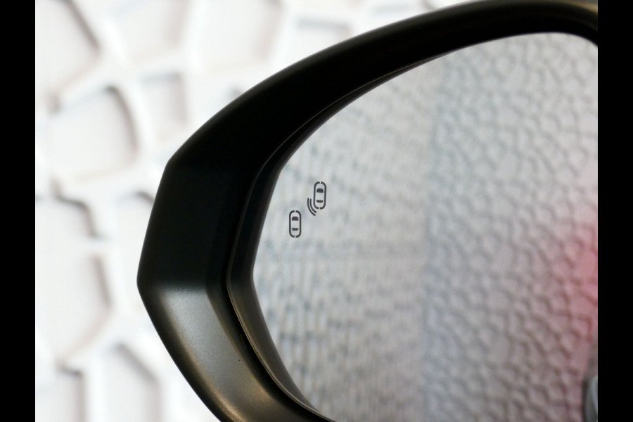 Lynk & Co 01 1.5 261 PK 360.CAM 3990 KM!PANORAMA CARPLAY PHEV 2023 4 JAAR GARANTIE Plug-in Hybrid PHEV