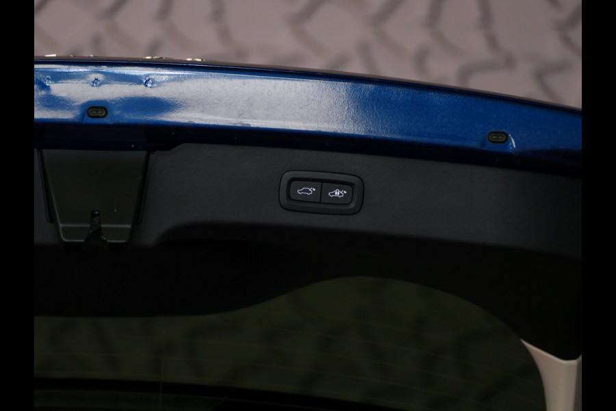 Lynk & Co 01 1.5 261 PK 360.CAM 3990 KM!PANORAMA CARPLAY PHEV 2023 4 JAAR GARANTIE Plug-in Hybrid PHEV