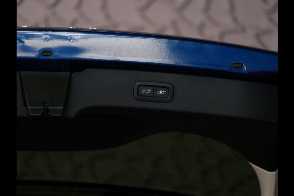 Lynk & Co 01 1.5 261 PK 360.CAM 3990 KM!PANORAMA CARPLAY PHEV 2023 4 JAAR GARANTIE Plug-in Hybrid PHEV