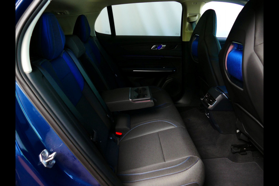 Lynk & Co 01 1.5 261 PK 360.CAM 3990 KM!PANORAMA CARPLAY PHEV 2023 4 JAAR GARANTIE Plug-in Hybrid PHEV