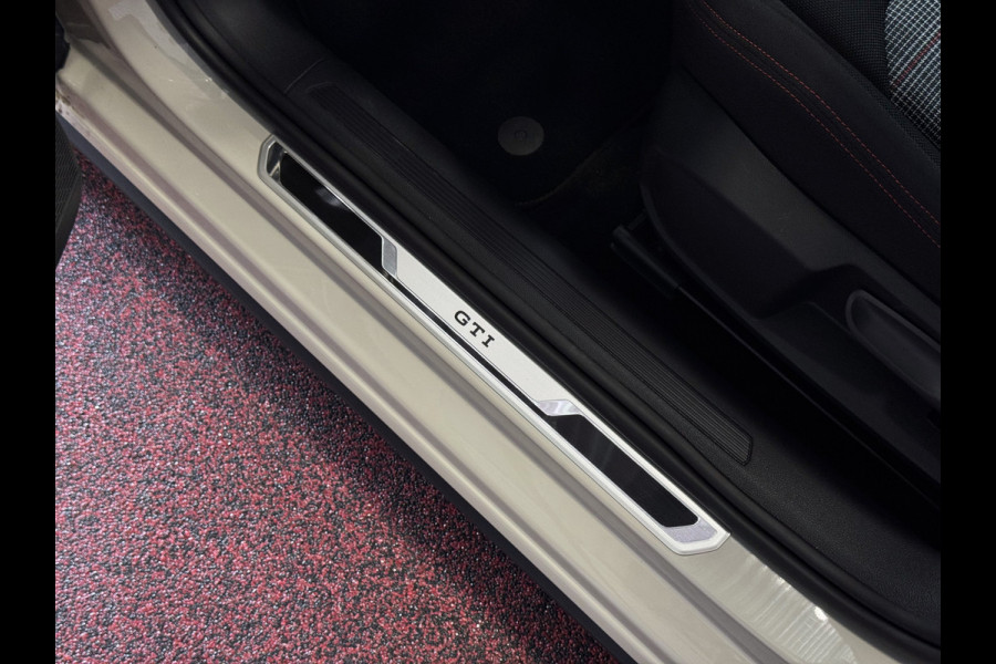Volkswagen Polo 2.0 TSI GTI 207PK PANO IQ LED/GRILL CAMERA STOELVERW ADAP.CRUIS ZWARTE.HEMEL 18'' LMV BEATS AUDIO "Volkswagen rijden begint bij Topautos.nl – 75 topmodellen direct op voorraad!"