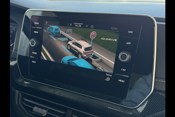 Volkswagen T-Cross ✅ NIEUWE AUTO✅ T-CROSS 116PK 17''LMV DODE HOEK TREKHAAK CAMERA VIR.COCKPIT STOELVERW. ADAP.CRUISE LMV CARPLAY 2025 "Volkswagen rijden begint bij Topautos.nl – 75 topmodellen direct op voorraad!"