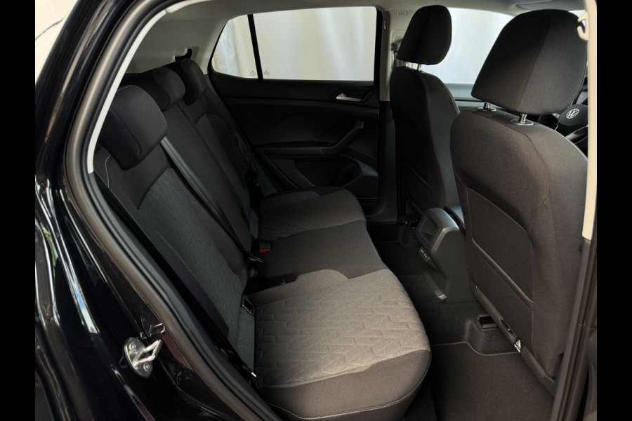Volkswagen T-Cross ✅ NIEUWE AUTO✅ T-CROSS 116PK 17''LMV DODE HOEK TREKHAAK CAMERA VIR.COCKPIT STOELVERW. ADAP.CRUISE LMV CARPLAY 2025 "Volkswagen rijden begint bij Topautos.nl – 75 topmodellen direct op voorraad!"