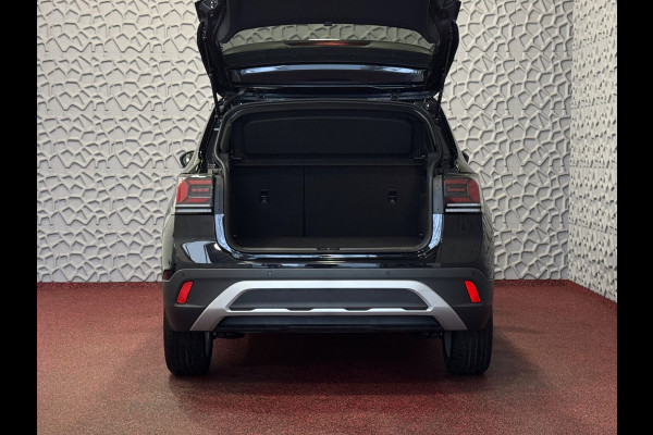 Volkswagen T-Cross ✅ NIEUWE AUTO✅ T-CROSS 116PK 17''LMV DODE HOEK TREKHAAK CAMERA VIR.COCKPIT STOELVERW. ADAP.CRUISE LMV CARPLAY 2025 "Volkswagen rijden begint bij Topautos.nl – 75 topmodellen direct op voorraad!"