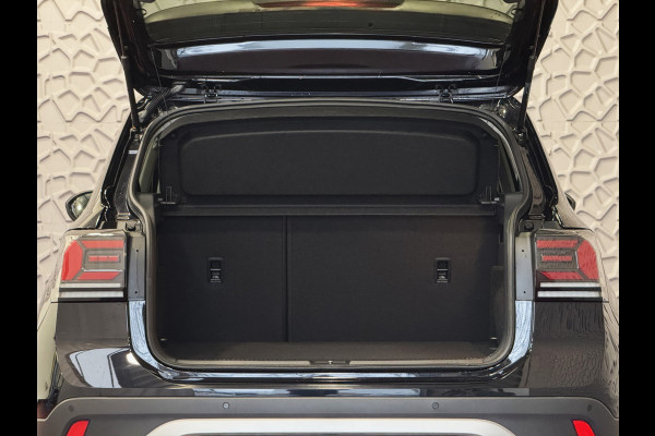 Volkswagen T-Cross ✅ NIEUWE AUTO✅ T-CROSS 116PK 17''LMV DODE HOEK TREKHAAK CAMERA VIR.COCKPIT STOELVERW. ADAP.CRUISE LMV CARPLAY 2025 "Volkswagen rijden begint bij Topautos.nl – 75 topmodellen direct op voorraad!"