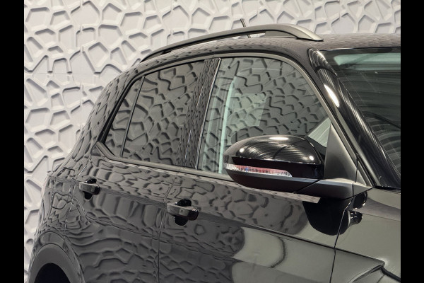 Volkswagen T-Cross ✅ NIEUWE AUTO✅ T-CROSS 116PK 17''LMV DODE HOEK TREKHAAK CAMERA VIR.COCKPIT STOELVERW. ADAP.CRUISE LMV CARPLAY 2025 "Volkswagen rijden begint bij Topautos.nl – 75 topmodellen direct op voorraad!"