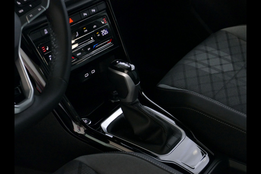 Volkswagen T-Roc 1.5 TSI 150PK R-LINE EVO IQ LIGHT ALCANTARA ELEK.KLEP CARPLAY STOEL/STUUR VERW. 18"LMV VIR.COCKPIT 2024 "Volkswagen rijden begint bij Topautos.nl – 75 topmodellen direct op voorraad!"