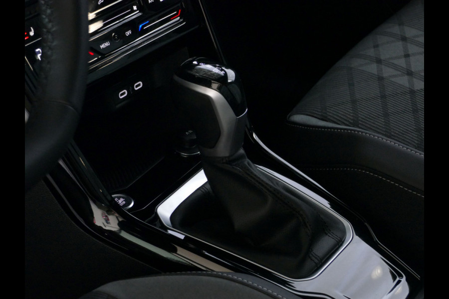 Volkswagen T-Roc 1.5 TSI 150PK R-LINE EVO IQ LIGHT ALCANTARA ELEK.KLEP CARPLAY STOEL/STUUR VERW. 18"LMV VIR.COCKPIT 2024 "Volkswagen rijden begint bij Topautos.nl – 75 topmodellen direct op voorraad!"