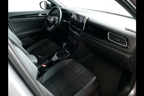 Volkswagen T-Roc 1.5 TSI 150PK R-LINE EVO IQ LIGHT ALCANTARA ELEK.KLEP CARPLAY STOEL/STUUR VERW. 18"LMV VIR.COCKPIT 2024 "Volkswagen rijden begint bij Topautos.nl – 75 topmodellen direct op voorraad!"