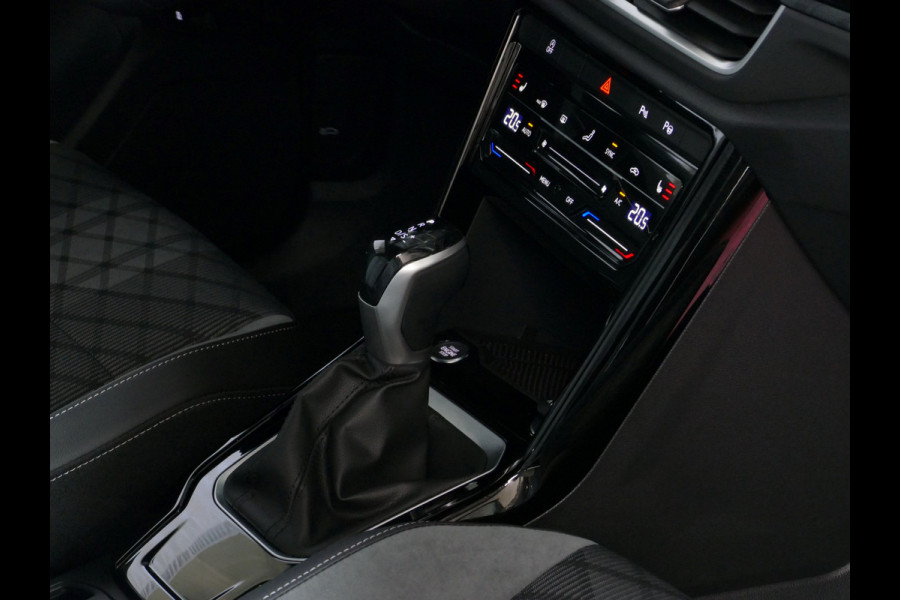 Volkswagen T-Roc 1.5 TSI 150PK R-LINE EVO IQ LIGHT ALCANTARA ELEK.KLEP CARPLAY STOEL/STUUR VERW. 18"LMV VIR.COCKPIT 2024 "Volkswagen rijden begint bij Topautos.nl – 75 topmodellen direct op voorraad!"