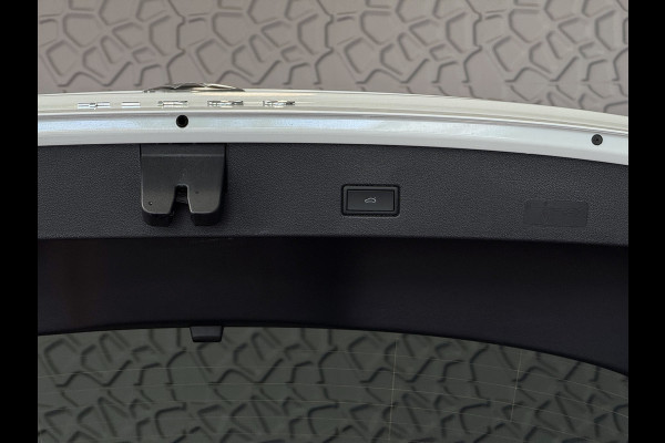 Volkswagen T-Roc 1.5 TSI 150PK R-LINE EVO IQ LIGHT ALCANTARA ELEK.KLEP CARPLAY STOEL/STUUR VERW. 18"LMV VIR.COCKPIT 2024 "Volkswagen rijden begint bij Topautos.nl – 75 topmodellen direct op voorraad!"