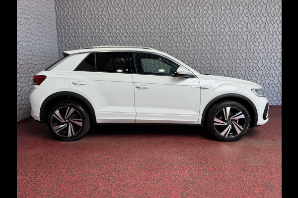 Volkswagen T-Roc 1.5 TSI 150PK R-LINE EVO IQ LIGHT ALCANTARA ELEK.KLEP CARPLAY STOEL/STUUR VERW. 18"LMV VIR.COCKPIT 2024 "Volkswagen rijden begint bij Topautos.nl – 75 topmodellen direct op voorraad!"