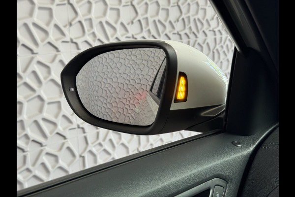 Volkswagen T-Roc 1.5 TSI 150PK R-LINE EVO IQ LIGHT ALCANTARA ELEK.KLEP CARPLAY STOEL/STUUR VERW. 18"LMV VIR.COCKPIT 2024 "Volkswagen rijden begint bij Topautos.nl – 75 topmodellen direct op voorraad!"