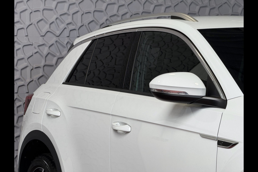 Volkswagen T-Roc 1.5 TSI 150PK R-LINE EVO IQ LIGHT ALCANTARA ELEK.KLEP CARPLAY STOEL/STUUR VERW. 18"LMV VIR.COCKPIT 2024 "Volkswagen rijden begint bij Topautos.nl – 75 topmodellen direct op voorraad!"