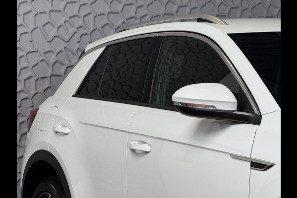 Volkswagen T-Roc 1.5 TSI 150PK R-LINE EVO IQ LIGHT ALCANTARA ELEK.KLEP CARPLAY STOEL/STUUR VERW. 18"LMV VIR.COCKPIT 2024 "Volkswagen rijden begint bij Topautos.nl – 75 topmodellen direct op voorraad!"