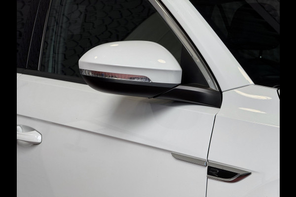 Volkswagen T-Roc 1.5 TSI 150PK R-LINE EVO IQ LIGHT ALCANTARA ELEK.KLEP CARPLAY STOEL/STUUR VERW. 18"LMV VIR.COCKPIT 2024 "Volkswagen rijden begint bij Topautos.nl – 75 topmodellen direct op voorraad!"