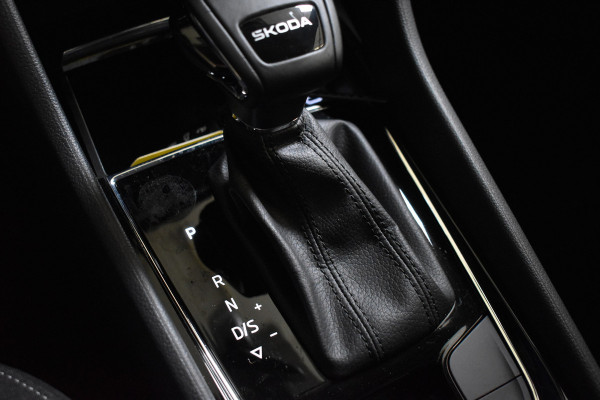 Škoda Karoq 1.5 TSI ACT 150PK DSG ELEGANCE VIRTUAL/CAMERA/CARPLAY Škoda Karoq 1.5 TSI ACT 150PK DSG ELEGANCE VIRTUAL/CAMERA/CARPLAY