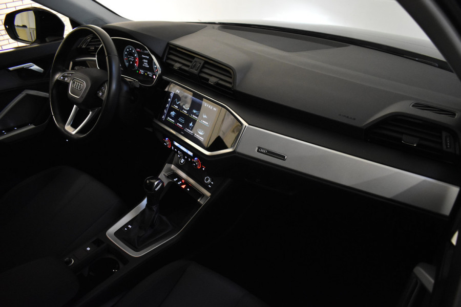 Audi Q3 35TFSI 150PK S-TRONIC PRO LINE VIRTUAL/PDC/NAVI Audi Q3 35TFSI 150PK S-TRONIC PRO LINE VIRTUAL/PDC/NAVI