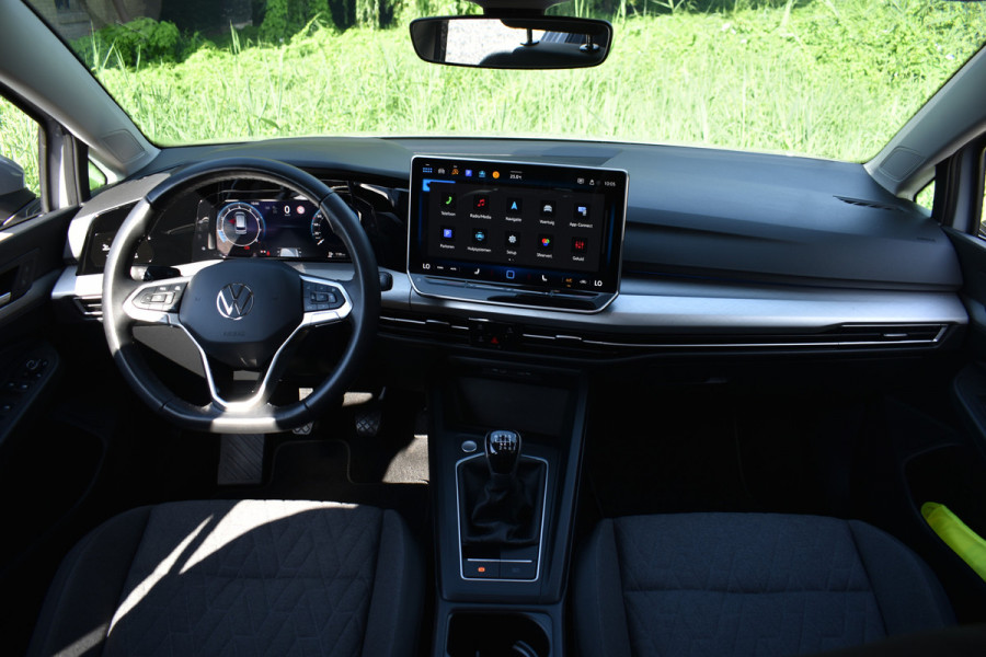 Volkswagen GOLF Variant 1.5 TSI LIFE VIRTUAL/PDC/CARPLAY Volkswagen GOLF Variant 1.5 TSI LIFE VIRTUAL/PDC/CARPLAY