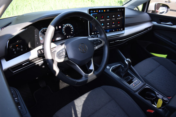 Volkswagen GOLF Variant 1.5 TSI LIFE VIRTUAL/PDC/CARPLAY Volkswagen GOLF Variant 1.5 TSI LIFE VIRTUAL/PDC/CARPLAY