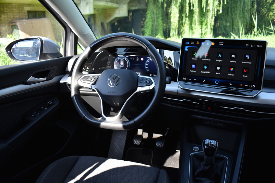 Volkswagen GOLF Variant 1.5 TSI LIFE VIRTUAL/PDC/CARPLAY Volkswagen GOLF Variant 1.5 TSI LIFE VIRTUAL/PDC/CARPLAY