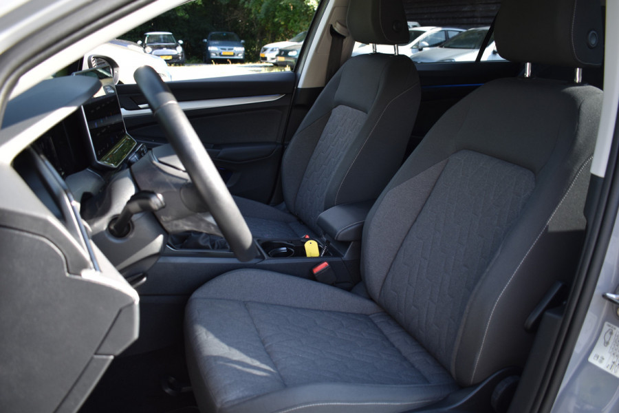 Volkswagen GOLF Variant 1.5 TSI LIFE VIRTUAL/PDC/CARPLAY Volkswagen GOLF Variant 1.5 TSI LIFE VIRTUAL/PDC/CARPLAY
