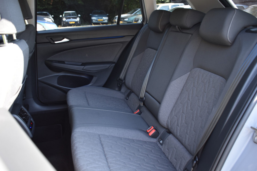 Volkswagen GOLF Variant 1.5 TSI LIFE VIRTUAL/PDC/CARPLAY Volkswagen GOLF Variant 1.5 TSI LIFE VIRTUAL/PDC/CARPLAY