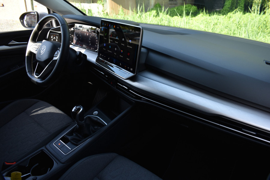Volkswagen GOLF Variant 1.5 TSI LIFE VIRTUAL/PDC/CARPLAY Volkswagen GOLF Variant 1.5 TSI LIFE VIRTUAL/PDC/CARPLAY