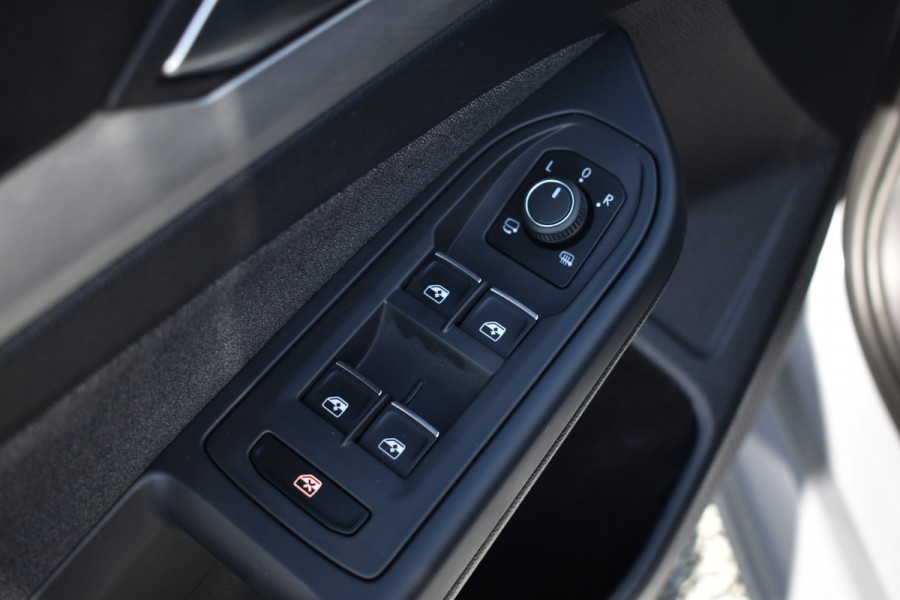 Volkswagen GOLF Variant 1.5 TSI LIFE VIRTUAL/PDC/CARPLAY Volkswagen GOLF Variant 1.5 TSI LIFE VIRTUAL/PDC/CARPLAY