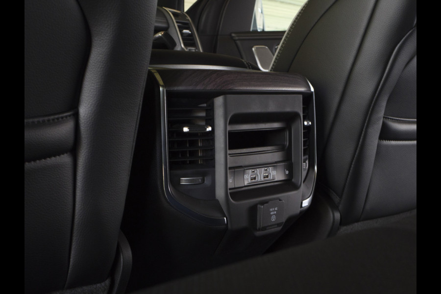 Dodge Ram | 1500 | Laramie |Premium Night | 3.0L I6 Hurricane | 4X4 | BPM-VRIJ | BPM-VRIJ | 14,4-inch Touchscreen | Passenger Display | Getoonde accessoires zijn verkrijgbaar tegen meerprijs