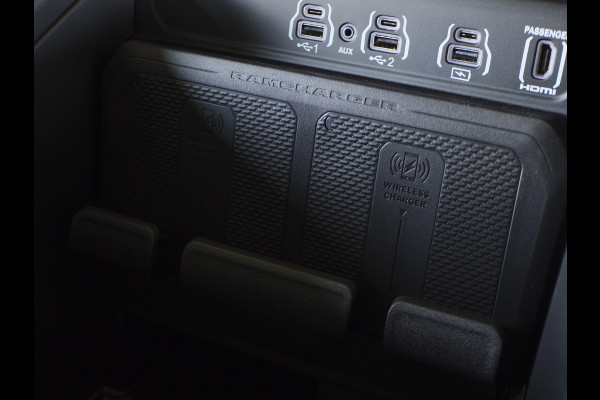 Dodge Ram 1500 | Laramie | Premium Night | 3.0L I6 Hurricane | Crew Cab | 4X4 | | BPM-VRIJ | Niveau regeling | Passenger Display | Getoonde accessoires zijn verkrijgbaar tegen meerprijs