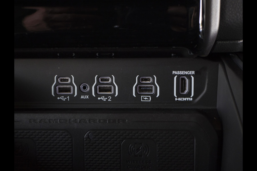 Dodge Ram 1500 | Laramie | Premium Night | 3.0L I6 Hurricane | Crew Cab | 4X4 | | BPM-VRIJ | Niveau regeling | Passenger Display | Getoonde accessoires zijn verkrijgbaar tegen meerprijs