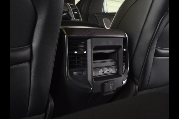 Dodge Ram 1500 | Laramie | Premium Night | 3.0L I6 Hurricane | Crew Cab | 4X4 | | BPM-VRIJ | Niveau regeling | Passenger Display | Getoonde accessoires zijn verkrijgbaar tegen meerprijs