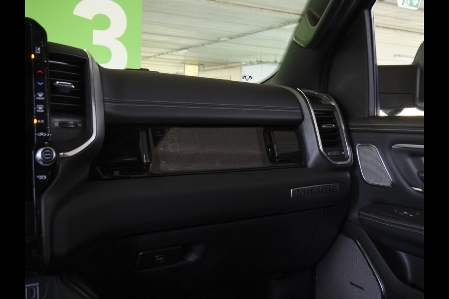 Dodge Ram 1500 | Laramie | Premium Night | 3.0L I6 Hurricane | Crew Cab | 4X4 | | BPM-VRIJ | Niveau regeling | Passenger Display | Getoonde accessoires zijn verkrijgbaar tegen meerprijs