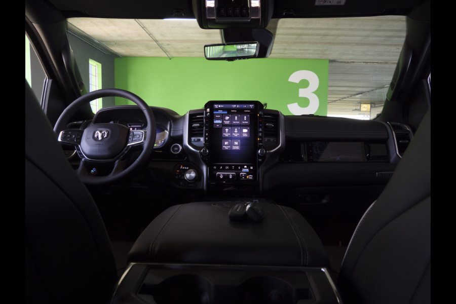 Dodge Ram 1500 | Laramie | Premium Night | 3.0L I6 Hurricane | Crew Cab | 4X4 | | BPM-VRIJ | Niveau regeling | Passenger Display | Getoonde accessoires zijn verkrijgbaar tegen meerprijs
