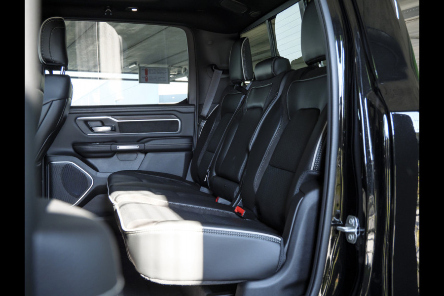 Dodge Ram 1500 | Laramie | Premium Night | 3.0L I6 Hurricane | Crew Cab | 4X4 | | BPM-VRIJ | Niveau regeling | Passenger Display | Getoonde accessoires zijn verkrijgbaar tegen meerprijs