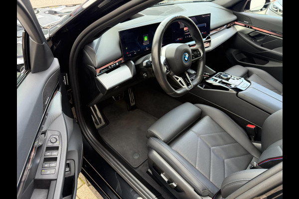 BMW i5 EDrive40 2024 M-PAKKET SHADOW PANORAMA LEDER HARMAN KARDON 1-EIG