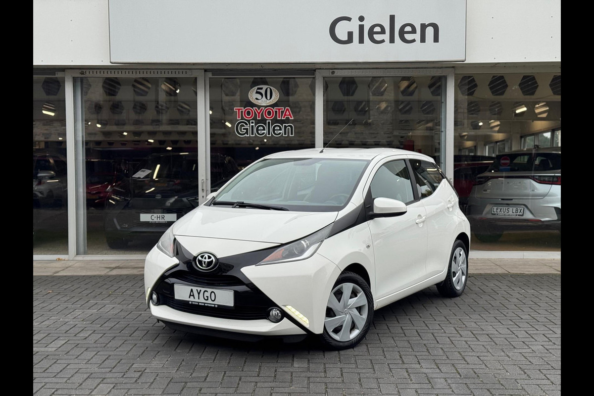 Toyota Aygo 1.0 VVT-i X-Play | Eerste eigenaar, Parkeercamera, Bluetooth, Stuurbediening, In hoogte verstelbare stoel Toyota Aygo 1.0 VVT-i X-Play | Eerste eigenaar, Parkeercamera, Bluetooth, Stuurbediening, In hoogte verstelbare stoel