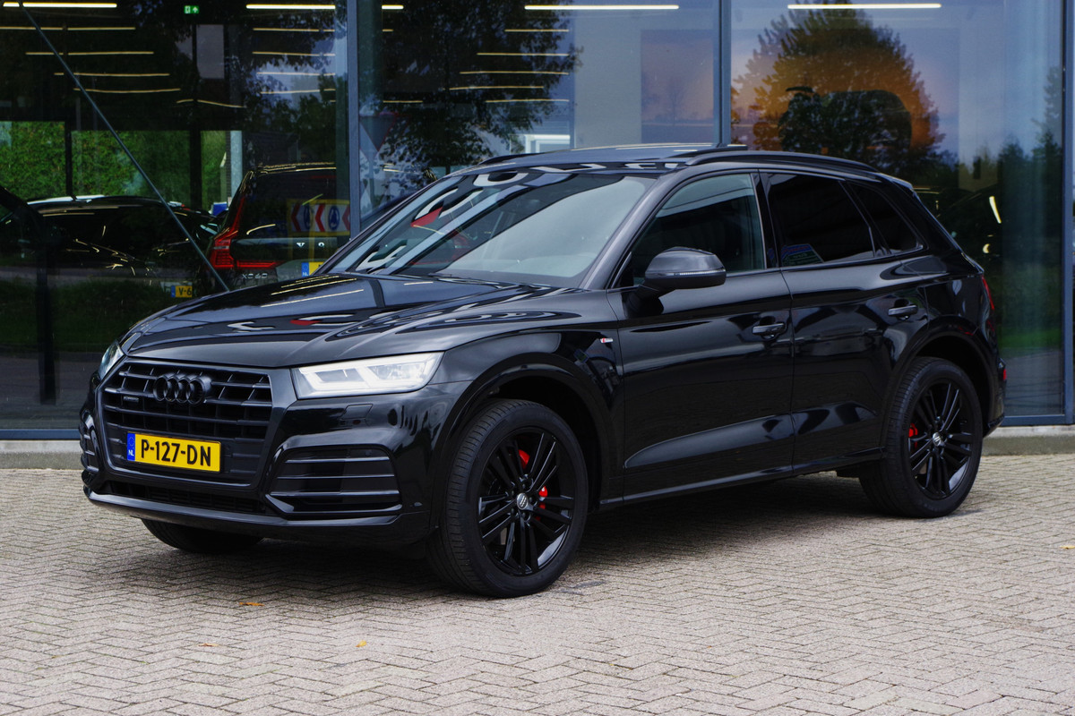 Audi Q5 2.0 TFSI 252 PK Quattro Sport S Line Black Edition, Trekhaak, Panoramadak, Leder-Alcantara, Camera Audi Q5 2.0 TFSI 252 PK Quattro Sport S Line Black Edition, Trekhaak, Panoramadak, Leder-Alcantara, Camera