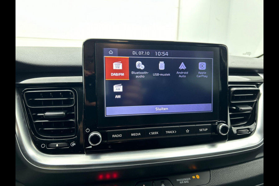 Kia Stonic 1.0 T-GDI 136pk MHEV Automaat DynamicPlusLine Navigatie Climate control Camera Cruise Control 17" Lichtmetalen velgen