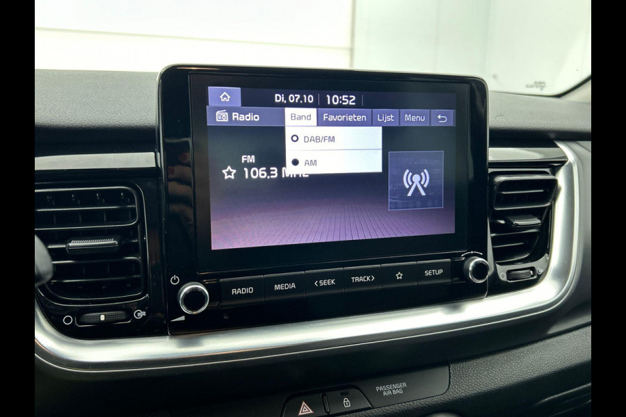 Kia Stonic 1.0 T-GDI 136pk MHEV Automaat DynamicPlusLine Navigatie Climate control Camera Cruise Control 17" Lichtmetalen velgen