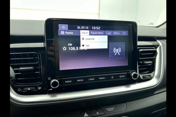 Kia Stonic 1.0 T-GDI 136pk MHEV Automaat DynamicPlusLine Navigatie Climate control Camera Cruise Control 17" Lichtmetalen velgen