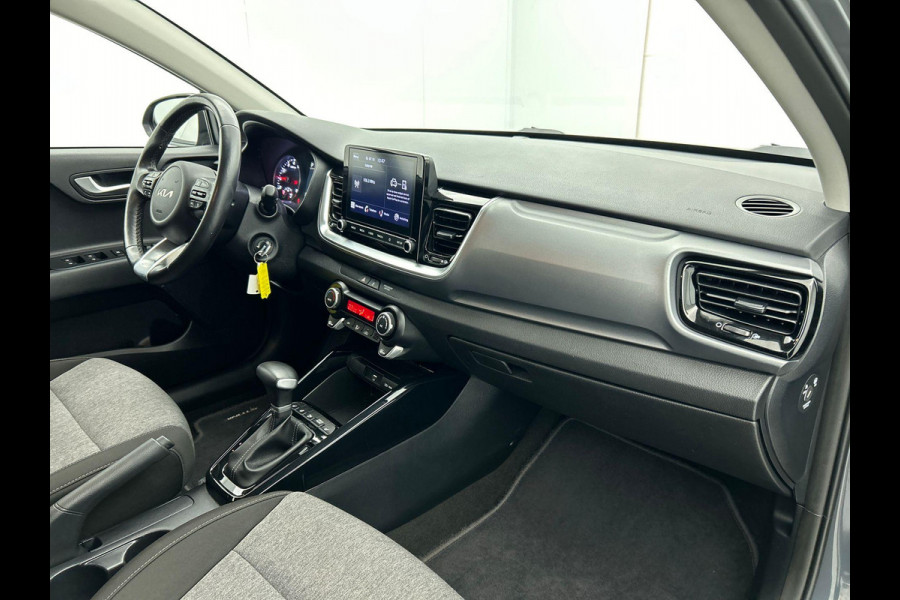 Kia Stonic 1.0 T-GDI 136pk MHEV Automaat DynamicPlusLine Navigatie Climate control Camera Cruise Control 17" Lichtmetalen velgen