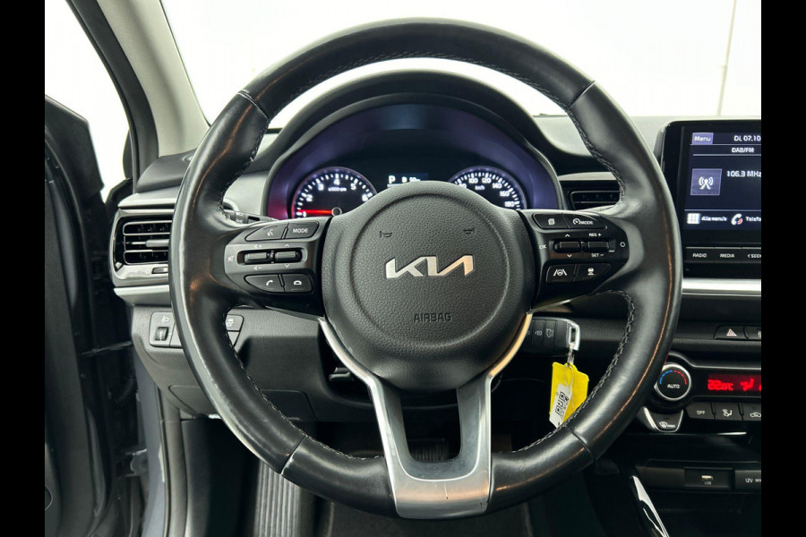 Kia Stonic 1.0 T-GDI 136pk MHEV Automaat DynamicPlusLine Navigatie Climate control Camera Cruise Control 17" Lichtmetalen velgen