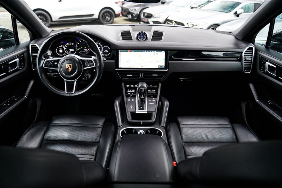 Porsche Cayenne Coupé 3.0 E-Hybrid | Sport Chrono | 22 INCH | Panorama | Head up | Trekhaak | Luchtvering | Memory stoelen 8Voudig Porsche Cayenne Coupé 3.0 E-Hybrid | Sport Chrono | 22 INCH | Panorama | Head up | Trekhaak | Luchtvering | Memory stoelen 8Voudig